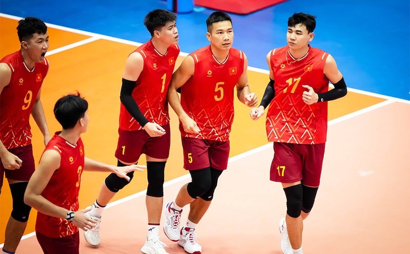 Vietnam men's volleyball team has enough troops for training. Photo: Minh Dan