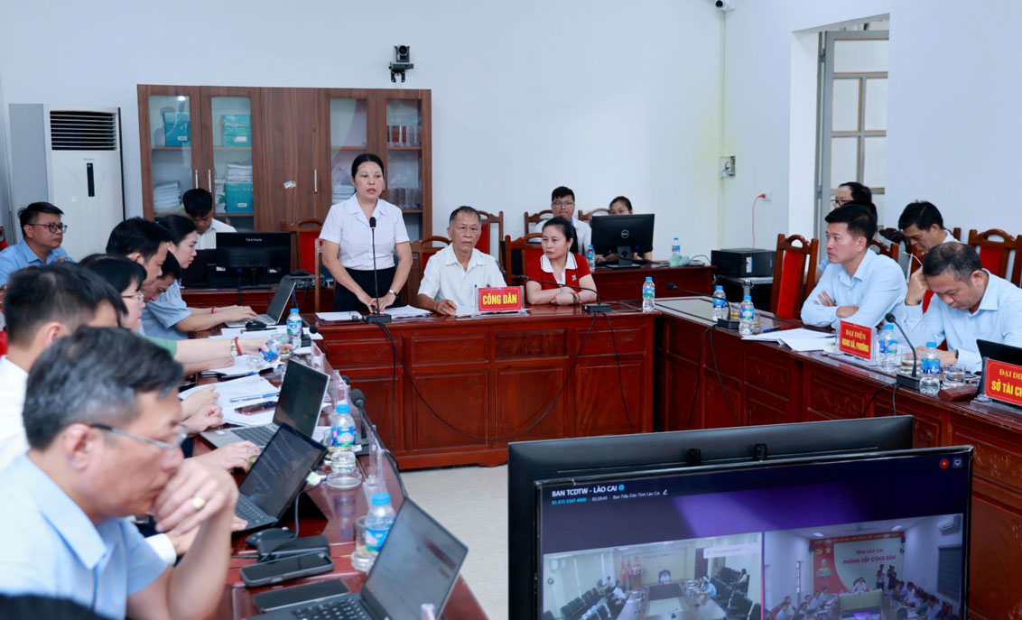 Đại diện các hộ có liên quan hiện trú tại tổ 9 Cốc Lếu, phường Lào Cai bày tỏ ý kiến.
