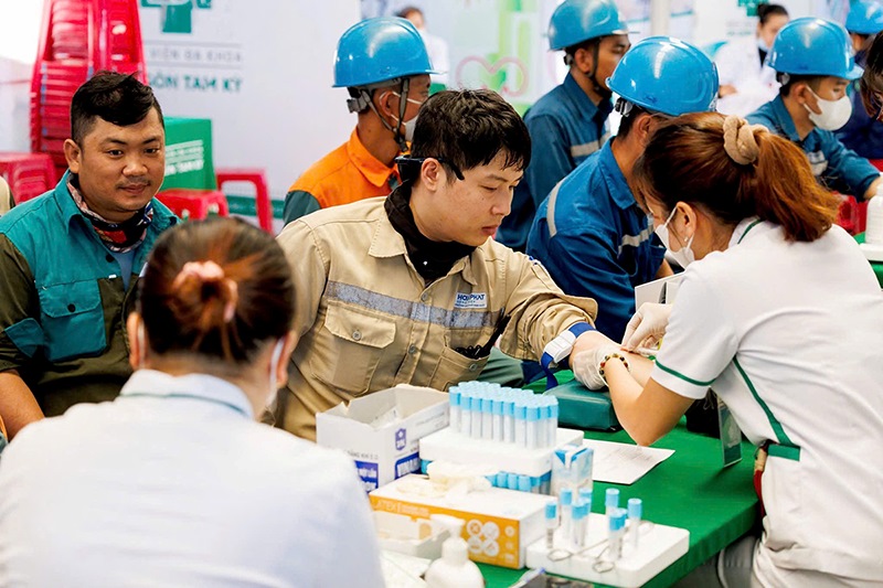 The grassroots trade union of Hoa Phat Dung Quat Steel Joint Stock Company (Quang Ngai) in coordination with the Company's Board of Directors organized the first periodic health check-up in 2026 for more than 12,000 union members. Photo: Hoa Phat Dung Quat