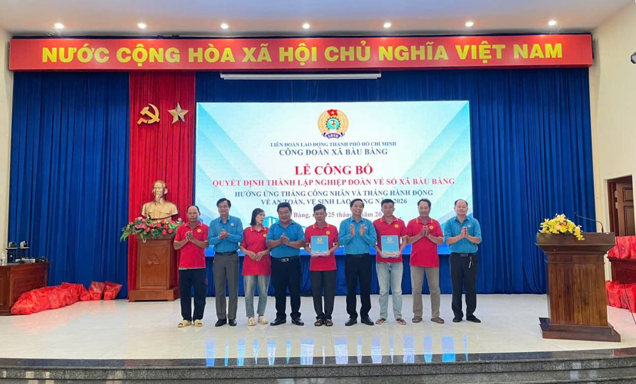 Ra mắt Ban chấp hành nghiệp đoàn vé số Bàu Bàng. Ảnh: Đình Trọng