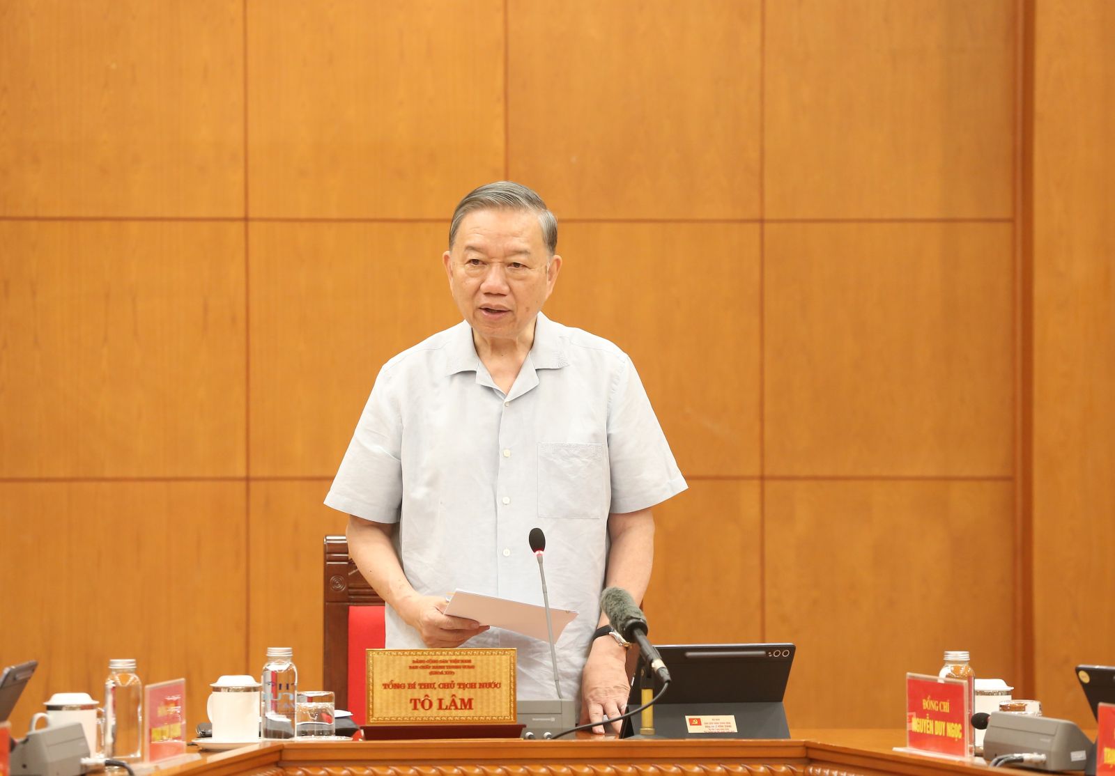 General Secretary and President emphasized that investing in basic science is investing in the long-term future of the nation, in national autonomy capacity. Photo: Hien Hoa