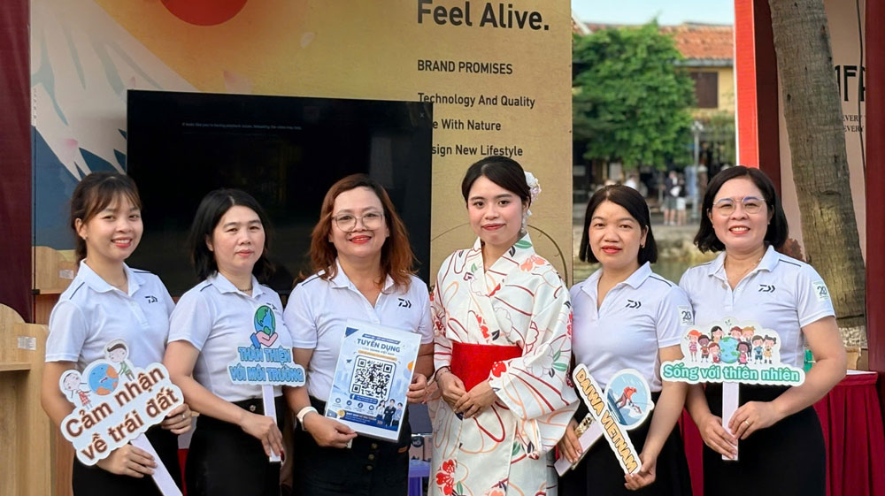 Female workers of Daiwa Vietnam Co., Ltd. accompany the 22nd "Hoi An - Japan Cultural Exchange" festival in Da Nang. Photo: Daiwa Vietnam Trade Union