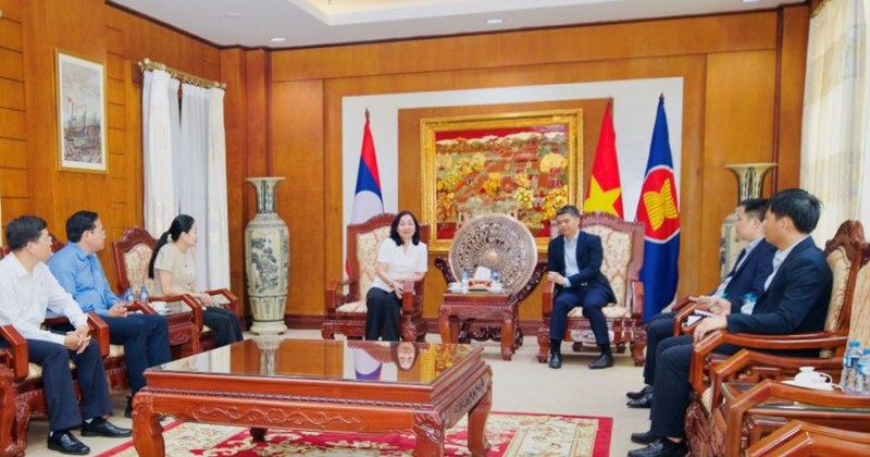 Đoàn TP.HCM thăm Đại sứ quán Việt Nam tại Lào
