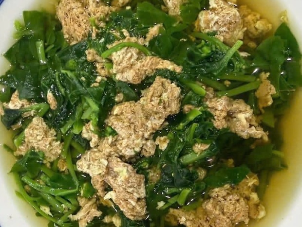 Green vegetable soups such as Malabar spinach will contribute to support less blood sugar increase in hot weather. Photo: Kieu Vu