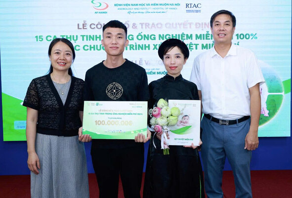 Hạnh phúc đón con yêu của cặp vợ chồng người dân tộc hiếm muộn 5 năm