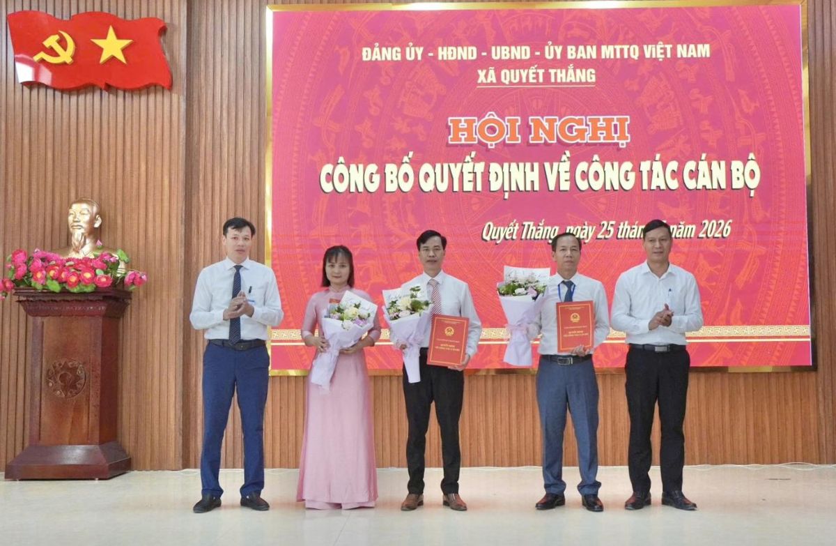 Quyet Thang commune announces decisions on personnel work. Photo: Quyet Thang commune, Hai Phong city