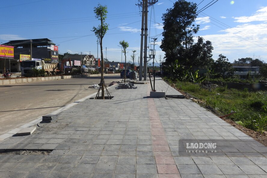 Đoạn đường đang trở nên khang trang, sạch sẽ, hiện đại hơn. Ảnh: Tô Công