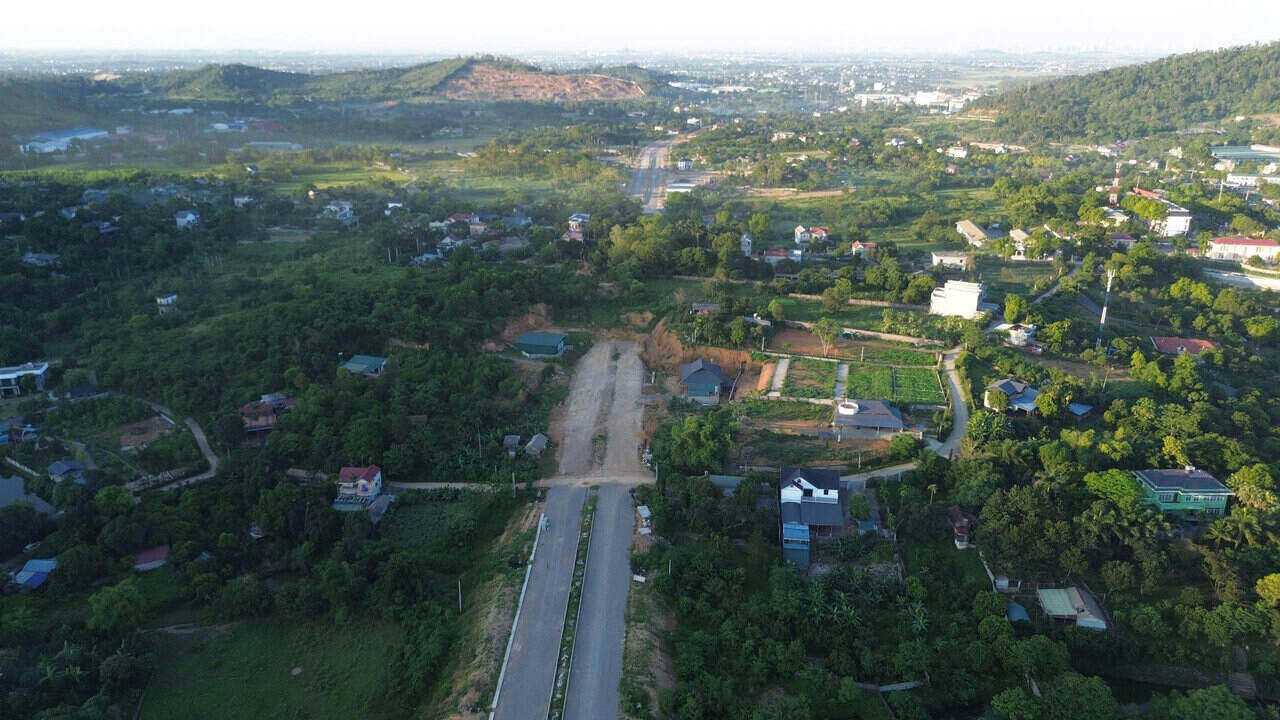 Overview of the nearly 1,000 billion VND road project at the gateway to Hanoi. Photo: Minh Chuyen