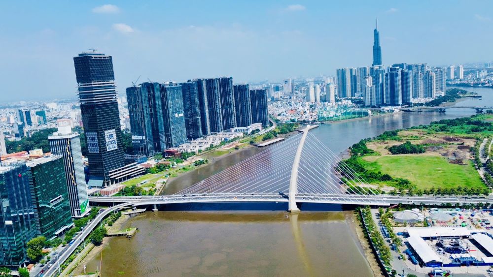 The Politburo's resolution stated the view of creating conditions to promote the special urban area of Ho Chi Minh City to become a symbol of dynamic development of Vietnam in the 21st century. Photo: Anh Tu