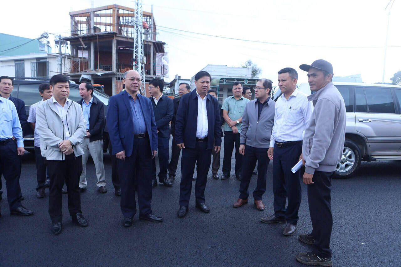 From the beginning of 2026 to now, leaders of the Provincial Party Committee and Dak Lak Provincial People's Committee have continuously urged the progress of public investment projects in the area. Photo: Bao Trung