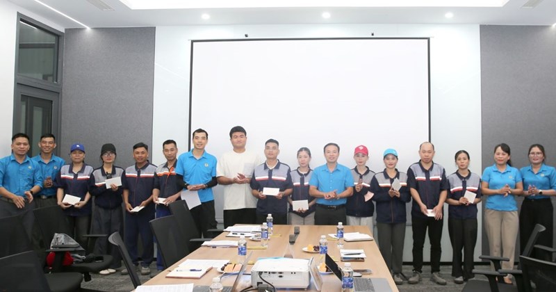 Innovation Precision Việt Nam tặng quà cho công nhân khó khăn