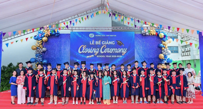 Class 9G0, Newton Secondary and High School has 3 valedictorians in the 10th grade entrance exam. Photo: School provided