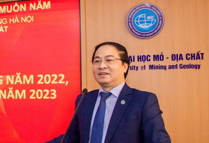 PGS.TS Trần Xuân Trường được bổ nhiệm giữ chức vụ Hiệu trưởng Trường Đại học Mỏ - Địa chất. Ảnh: Nhà trường cung cấp
