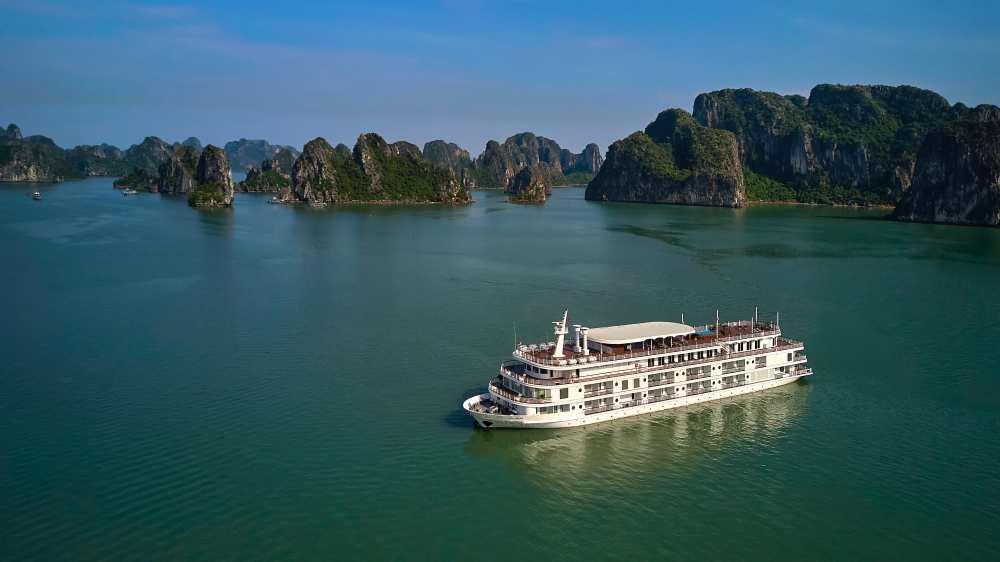 Ha Long Bay cruise tour is among the top experiences in the world in 2026. Photo: Chi Long