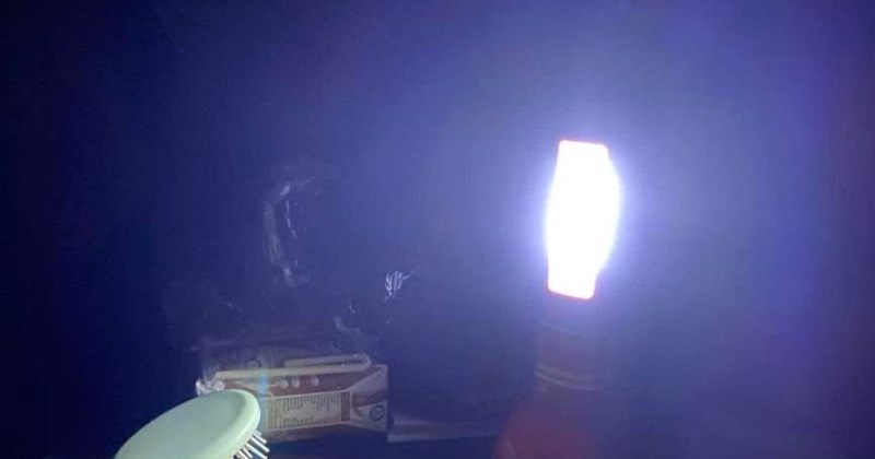 Mất điện giữa đêm, nhiều gia đình Hà Nội "kháo nhau" tìm chỗ ngủ