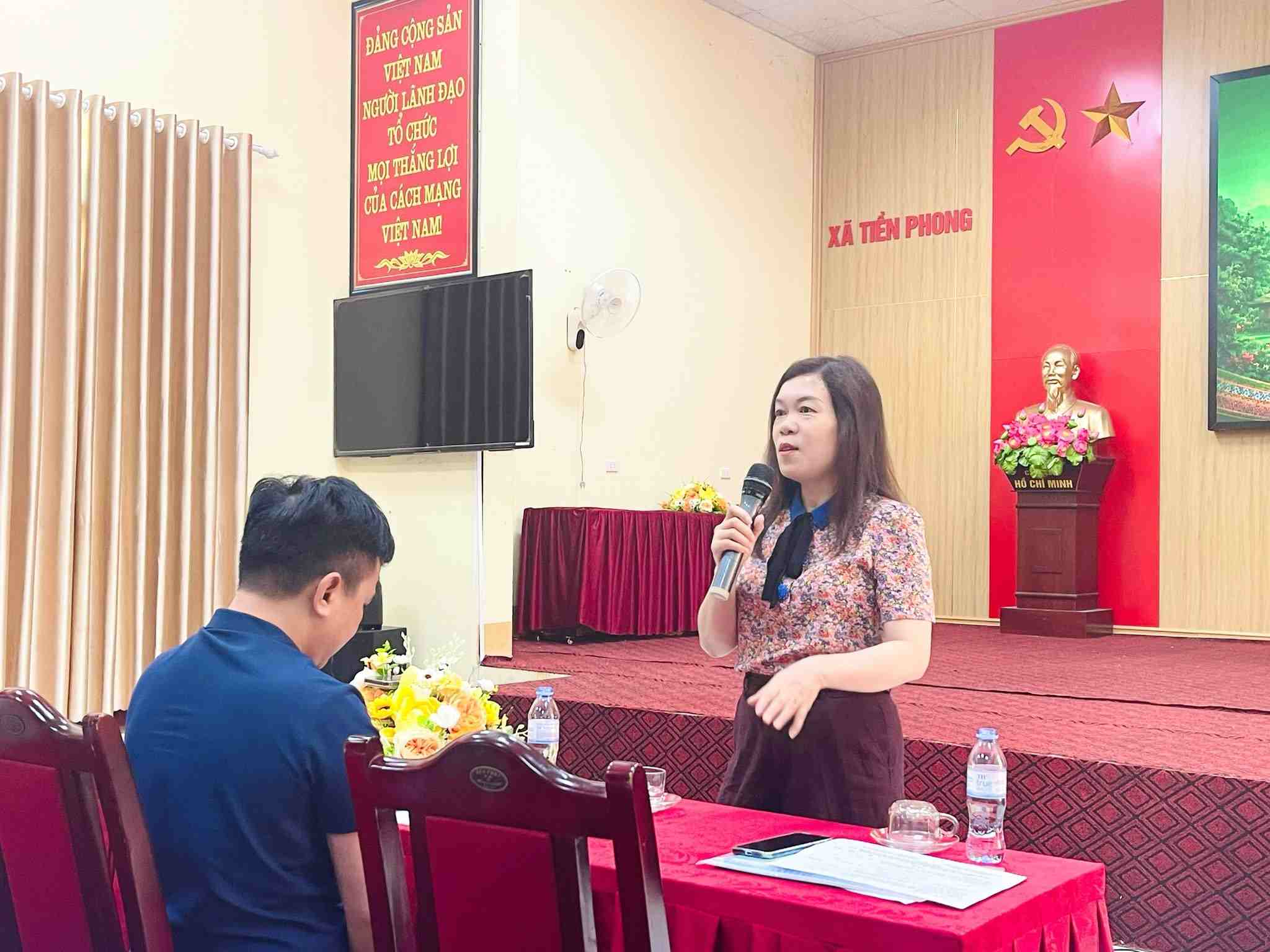 Phó Giám đốc Sở Văn hóa, Thể thao và Du lịch Nghệ An Quách Thị Cường phát biểu chỉ đạo tại buổi tập huấn. Ảnh: Ngọc Anh