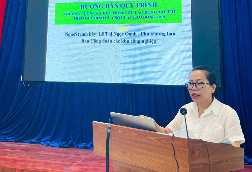 The reporter of the City Labor Federation has provided detailed guidance on regulations related to the collection, expenditure, management and finalization of trade union finances. Photo: Que Son Trade Union
