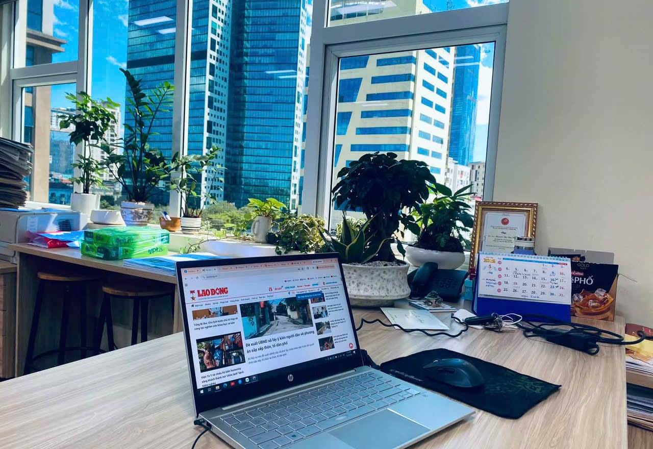 Thời tiết nắng nóng ảnh hưởng đến sức khỏe của người dân, đặc biệt những người làm việc ngoài trời. Ảnh Hiền Hương  