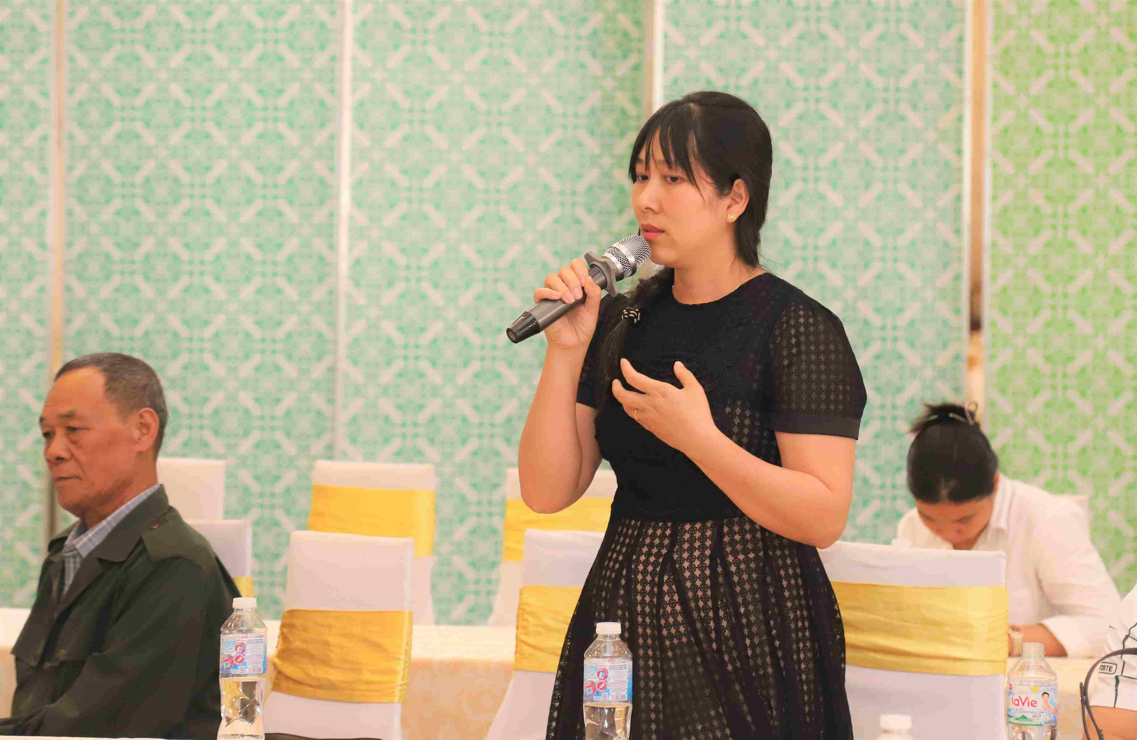 Đại diện các doanh nghiệp đóng gói, xuất khẩu sầu riêng đóng góp ý kiến tại hội nghị. Ảnh: Phúc Khánh