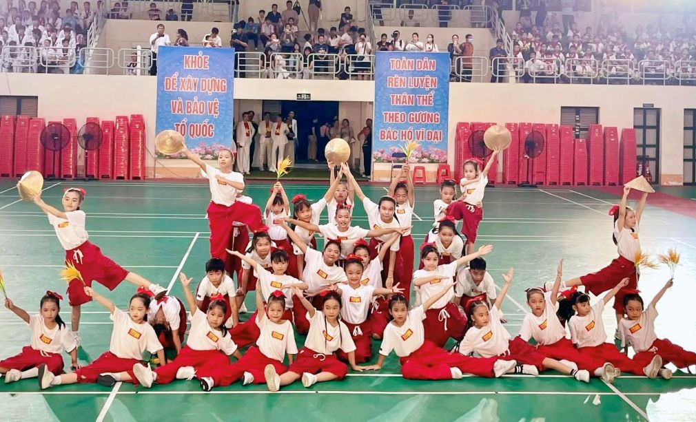 Biểu diễn tại Đại hội Thể dục thể thao phường Mỹ Tho. Ảnh: Cổng thông tin điện tử tỉnh Đồng Tháp