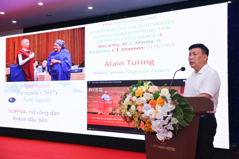 GS.TSKH Nguyễn Đình Đức khẳng định chuyển đổi số và phát triển công nghệ cao, công nghệ lõi gắn với đổi mới sáng tạo là động lực cốt lõi để phát triển đất nước trong kỷ nguyên mới. Ảnh: Quỳnh Chi