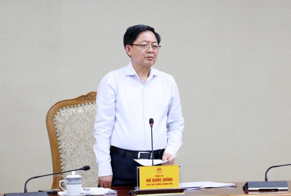 El miembro del Comité Central del Partido, Viceprimer Ministro Hồ Quốc Dũng, enfatizó que la enmienda a la Ley de Tierras debe garantizar la simplificación de los procedimientos administrativos, sin generar más dificultades. Foto: VGP
