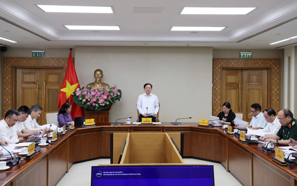 Cuộc họp về việc triển khai nhiệm vụ sơ kết thực hiện Nghị quyết số 18-NQ/TW và định hướng sửa đổi Luật Đất đai. Ảnh: VGP