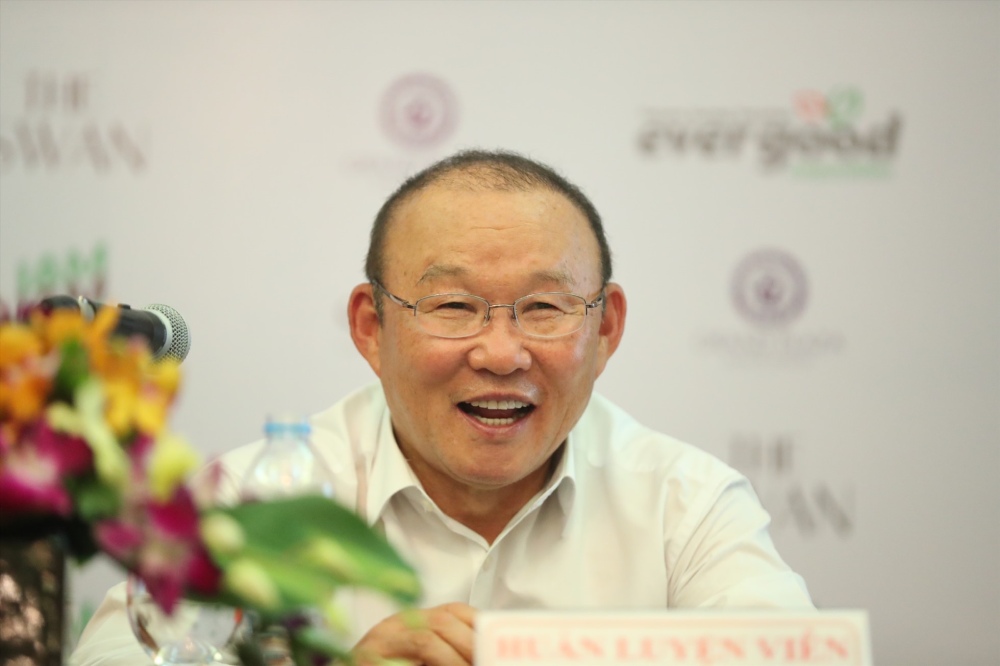 Thai media highly appreciates the great impact that Mr. Park Hang-seo brought when leading Kanchanaburi. Photo: Hai Hoang