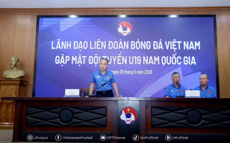 Tổng Thư kí Nguyễn Văn Phú phát biểu. Ảnh: VFF