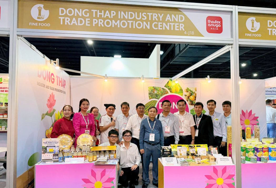 Đoàn công tác tỉnh Đồng Tháp tham quan gian hàng tỉnh Đồng Tháp tại Thaifex Anuga Asia 2026. Ảnh: Cổng thông tin điện tử tỉnh Đồng Tháp