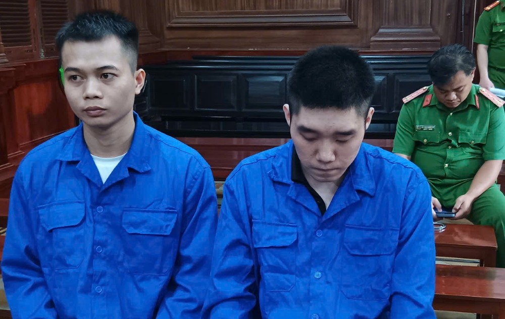 Phạt tù hai TikToker lợi dụng mạng xã hội xúc phạm vùng miền (Lê Anh Điệp 3 năm tù (bên trái),  Đoàn Quốc Việt 2 năm tù . Ảnh: Thu Phương