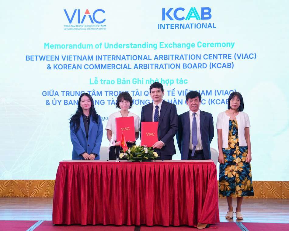 Trong khuôn khổ hội thảo đã diễn ra lễ ký trao Bản ghi nhớ hợp tác giữa VIAC và các đối tác. Ảnh: Thạch Lam