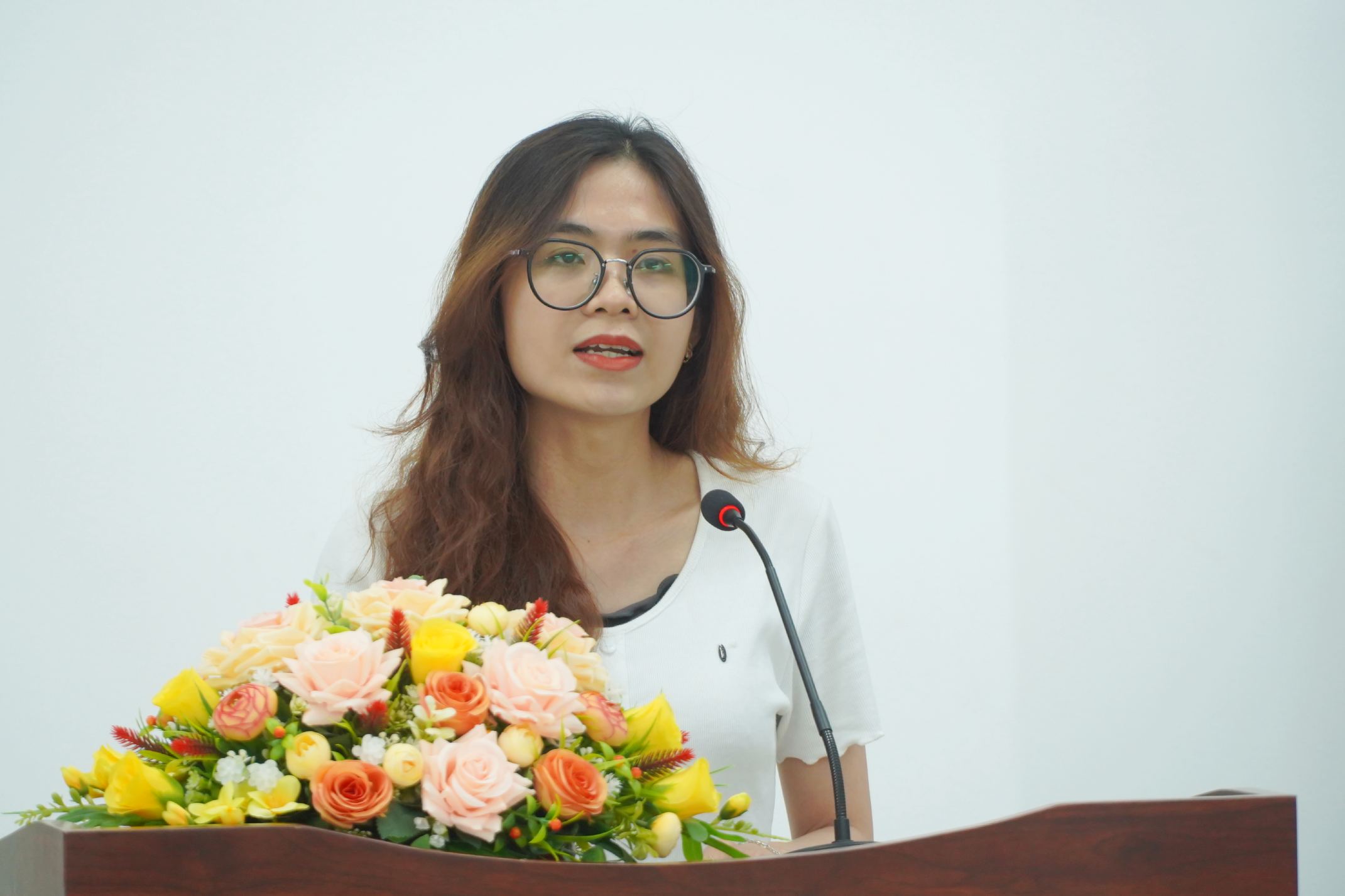 Chị Châu Thị Huyền Trân phát biểu cảm nghĩ. Ảnh: Tạ Quang