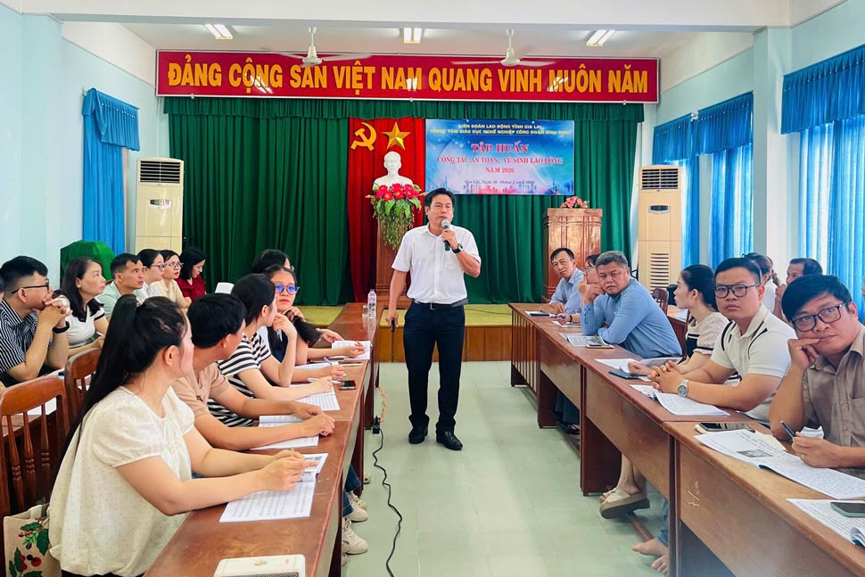 Nearly 40 grassroots trade union officials and a network of safety and hygiene workers were trained in occupational safety and hygiene. Photo: Hoai Phuong