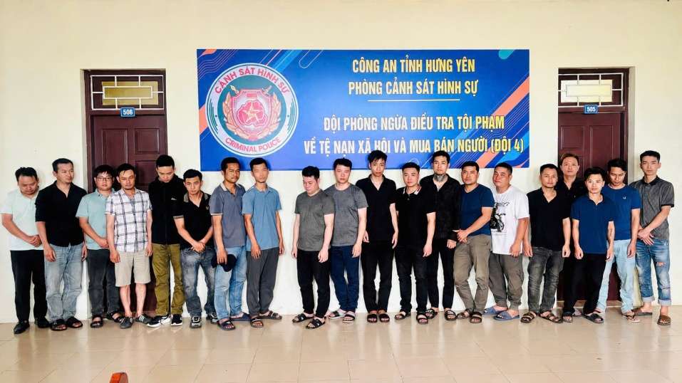 Khởi tố 29 bị can đánh bạc bằng hình thức cá độ bóng đá. Ảnh: Công an tỉnh Hưng Yên