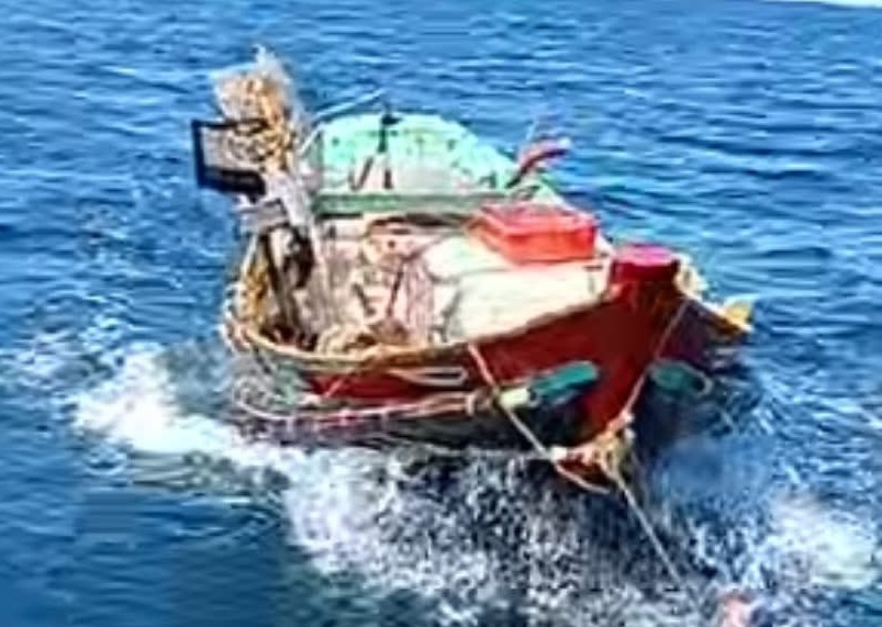 Fishing boat discovered drifting at sea. Photo: Hai Phuoc