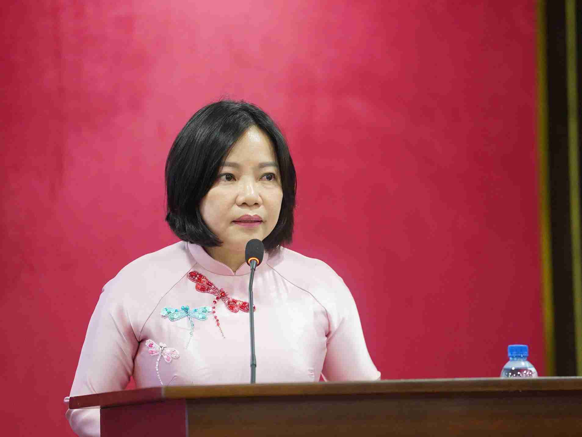 Bà Thái Thị Lệ Hằng cho rằng, Sở sẽ tiếp tục phối hợp với các đơn vị đào tạo, doanh nghiệp lữ hành tăng cường bồi dưỡng ngoại ngữ, nghiệp vụ hướng dẫn đối với hướng dẫn viên tiếng Nga. Ảnh: Hữu Long
