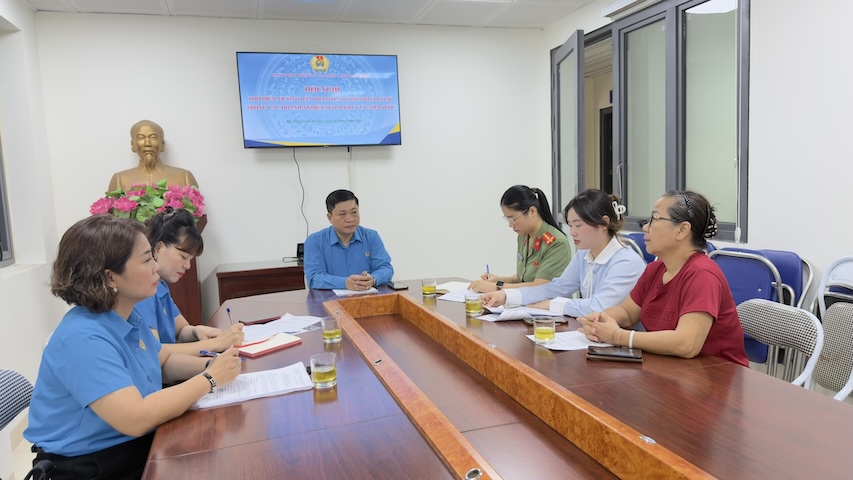 The Trade Union of Van Mieu - Quoc Tu Giam Ward organizes the Conference "Popularizing and guiding the establishment of grassroots trade unions in non-state-owned enterprises". Photo: CĐP