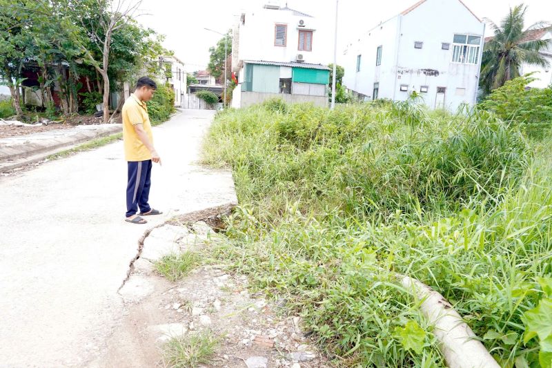 The project was put up for auction but the infrastructure was not synchronized and construction was stopped for a long time. Photo: Thanh Trung