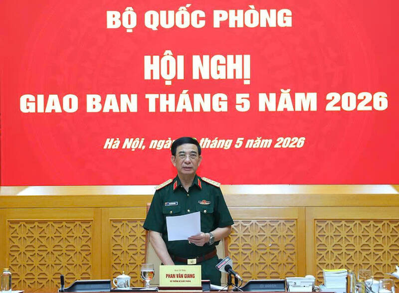 General Phan Van Giang - Member of the Politburo, Deputy Prime Minister, Minister of National Defense - chaired the Ministry of National Defense meeting in May 2026. Photo: Ministry of National Defense