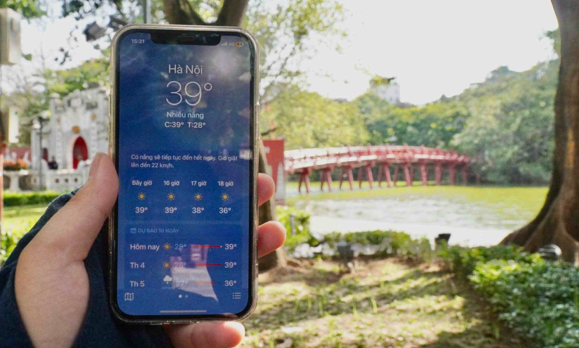 Thời gian nắng nóng tập trung từ khoảng 9h đến 18-19h. Ảnh: Minh Vũ