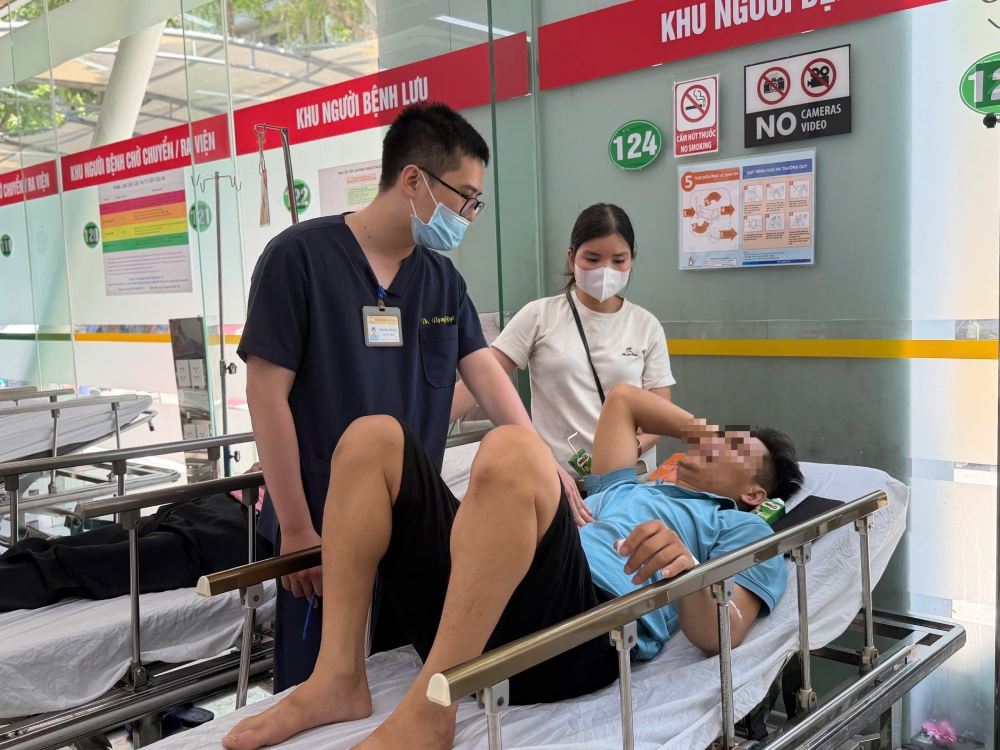 Prolonged intense heat, many people have to be hospitalized due to heatstroke. Photo: Nguyen Hoang