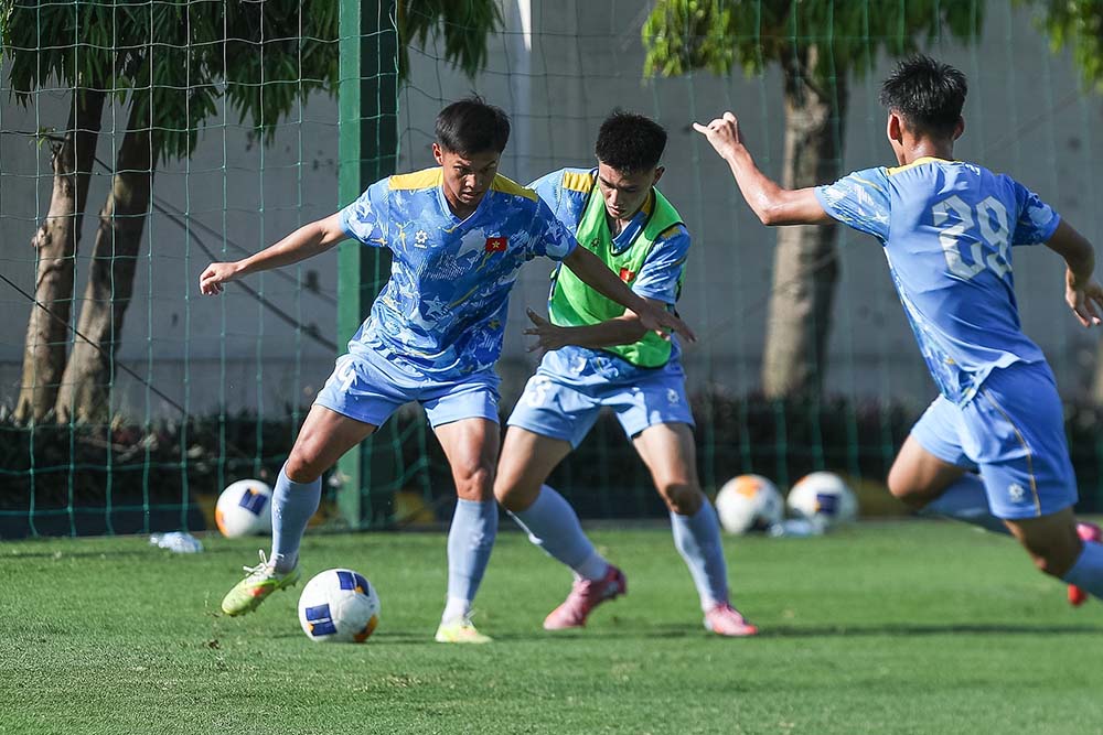 U19 베트남은 2026년 U19 동남아시아 대회 참가를 앞두고 전문성을 적극적으로 완성하고 있습니다. 사진: VFF