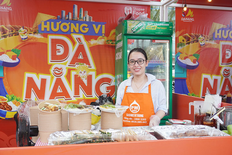 Da Nang deploys digital transformation for business households and retail stores. Photo: Tran Thi