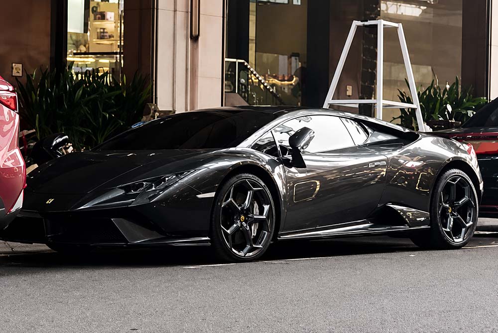 Lamborghini Huracan Tecnica is one of the rare versions of the Huracan line in the Vietnamese market. Photo: Tan Tai