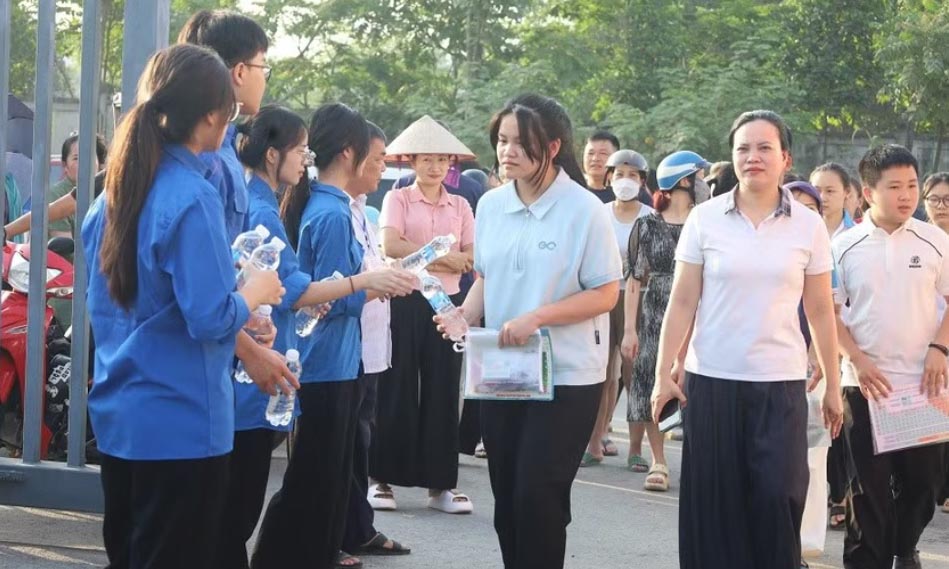 Candidates participating in the 10th grade high school entrance exam for the 2026 - 2027 school year in Tuyen Quang. Photo: Duc Hanh.