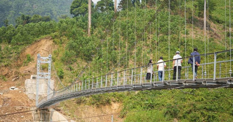 Đà Nẵng nắng nóng gay gắt, cảnh báo lốc xoáy trên biển