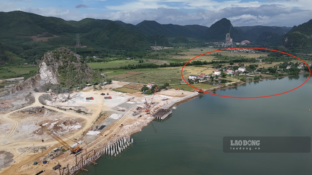 Mỏ đá hoạt động gần khu dân cư gây ô nhiễm trong thời gian dài nên người dân liên tục có kiến nghị. Ảnh: Phóng viên
