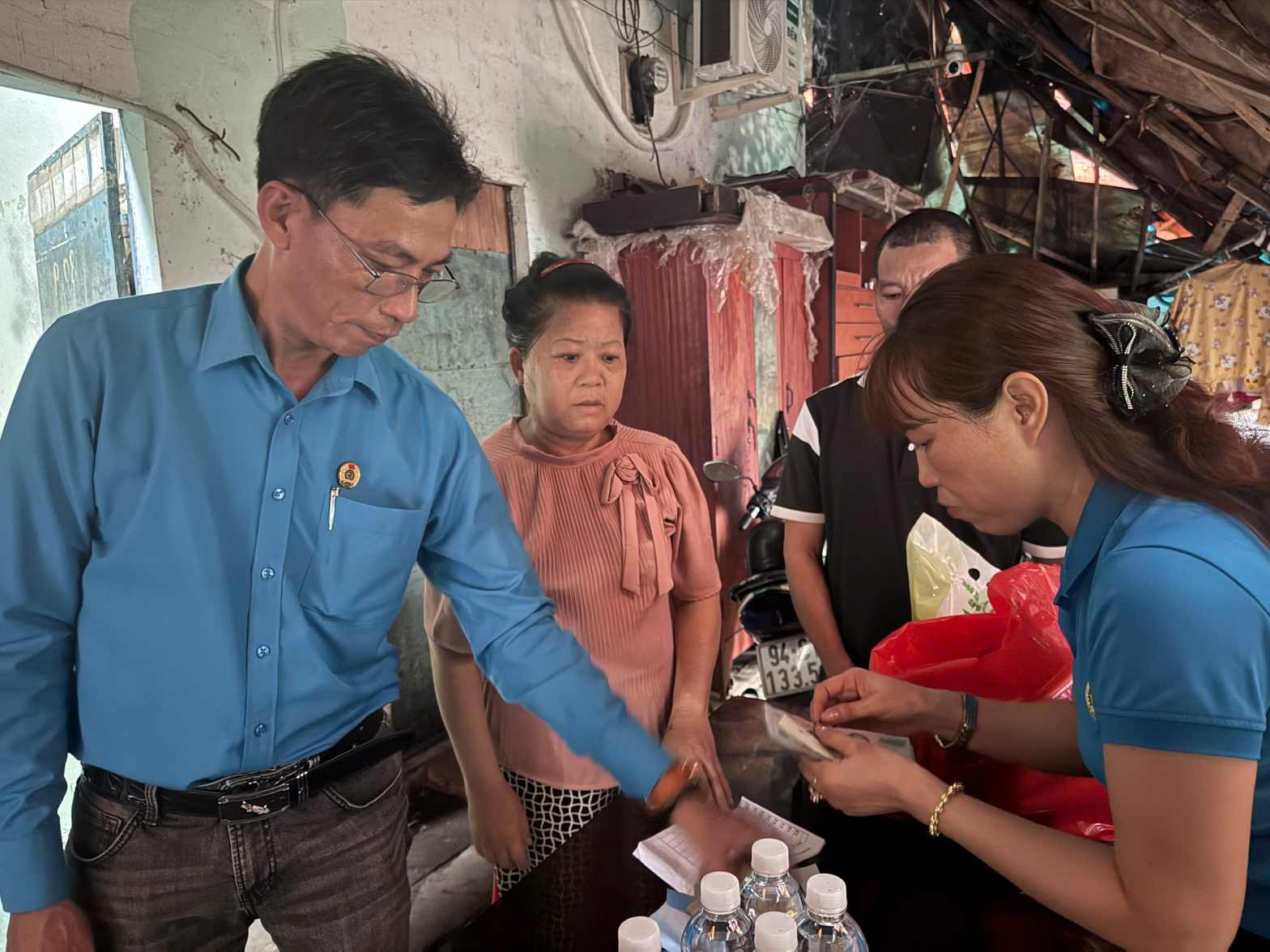 Công đoàn cơ sở Công ty TNHH Shyang Hung Cheng thăm hỗ trợ 100 công nhân khó khăn. Ản: CĐCS cung cấp