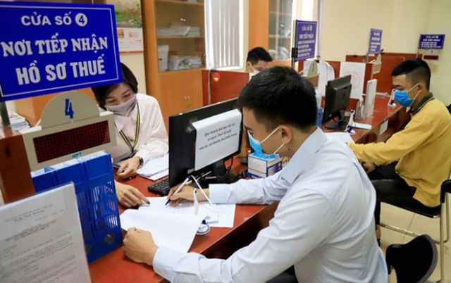 Guiding family circumstance reduction dossiers for homeless relatives. Photo: Hai Nguyen.